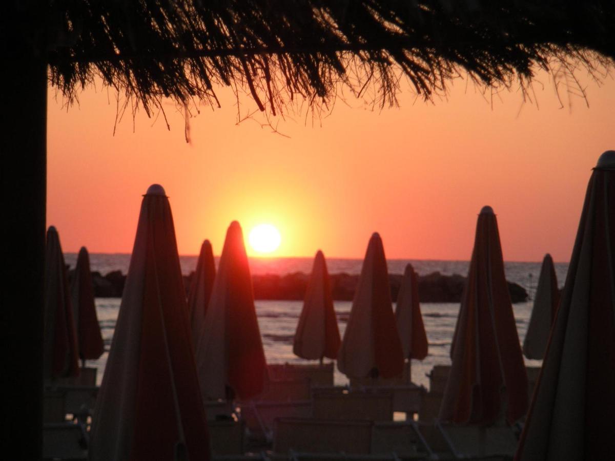 Hotel Villa Aurora بيلاريا-إيجيا مارينا المظهر الخارجي الصورة